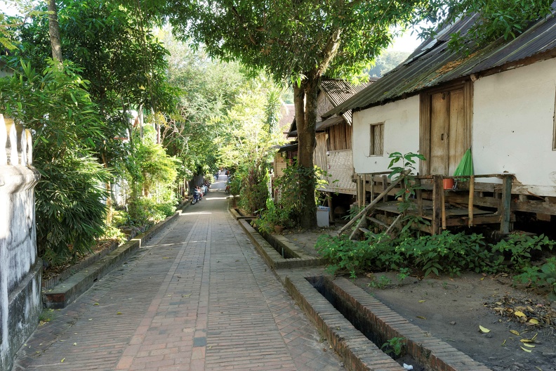 Luang Prabang : petite rue tranquille.