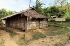 Luang Prabang : village Hmong, maison traditionnelle.