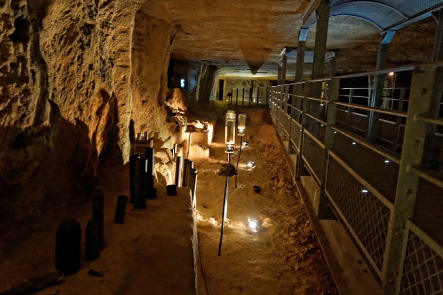  Caverne du Dragon (transformée en musée).
