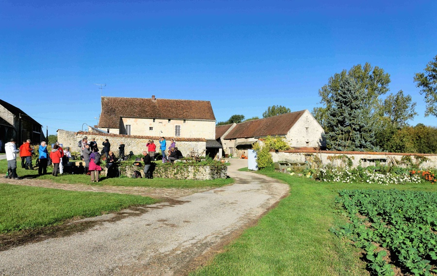 Randonnée autour de Yèvre le Chatel.