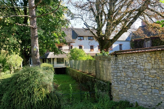 Randonnée autour de Yèvre le Chatel.
