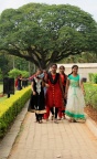 Femmes visitant le temple Sri Channakeshara.